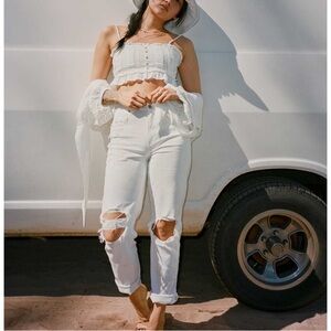 American Eagle White Distressed Mom Straight Jeans size 10